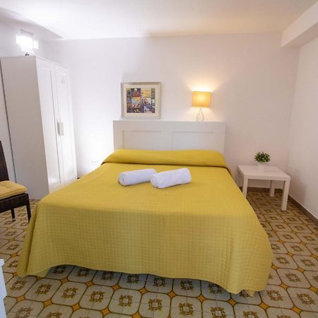 Le Torrette Rooms And Apartments อาโวลา ภายนอก รูปภาพ