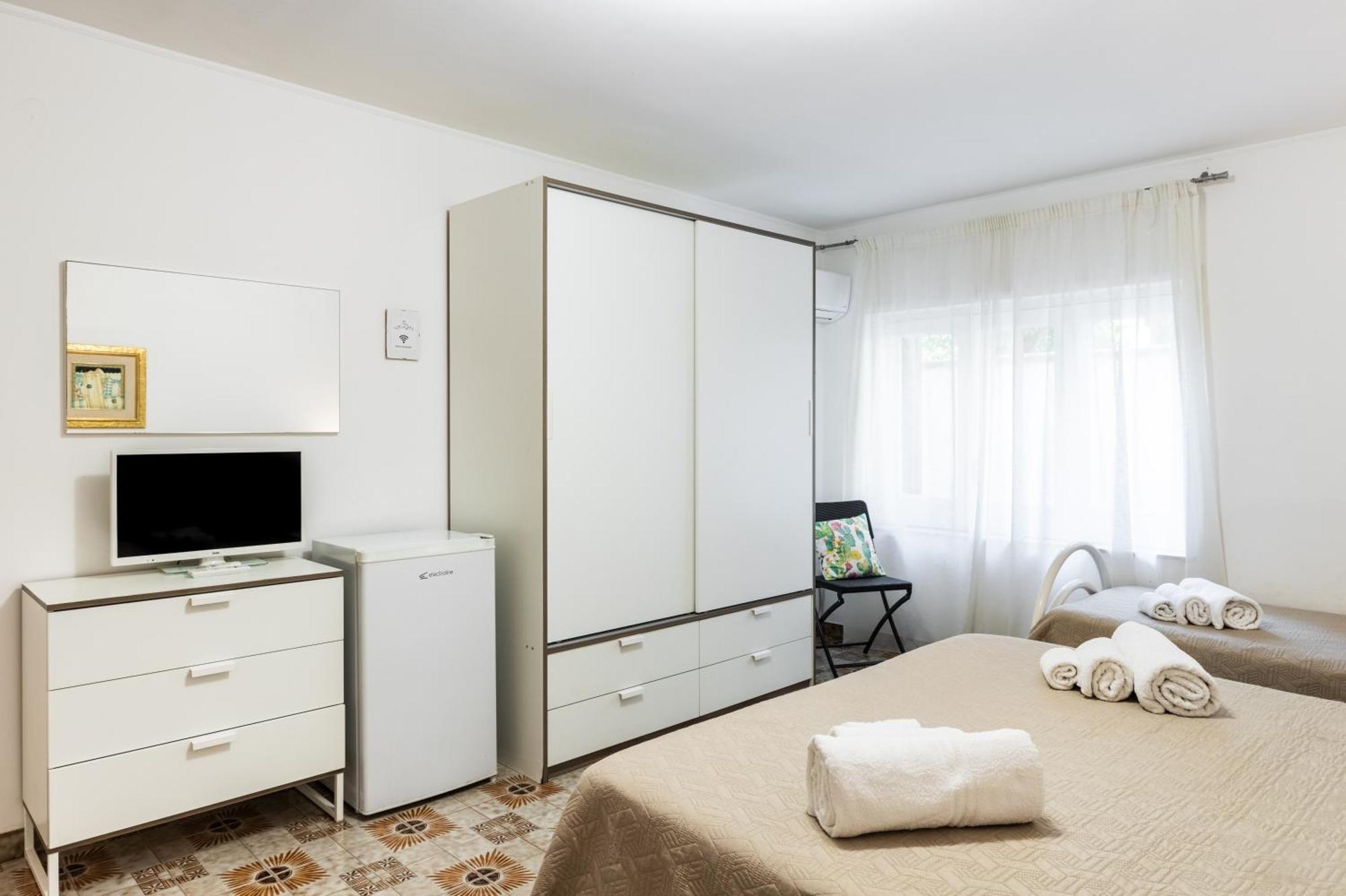 Le Torrette Rooms And Apartments อาโวลา ภายนอก รูปภาพ