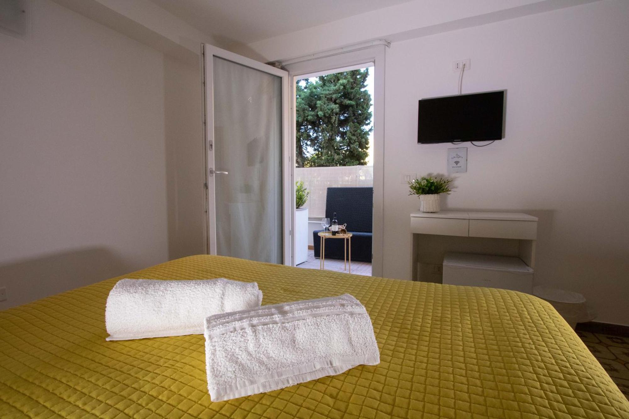 Le Torrette Rooms And Apartments อาโวลา ภายนอก รูปภาพ