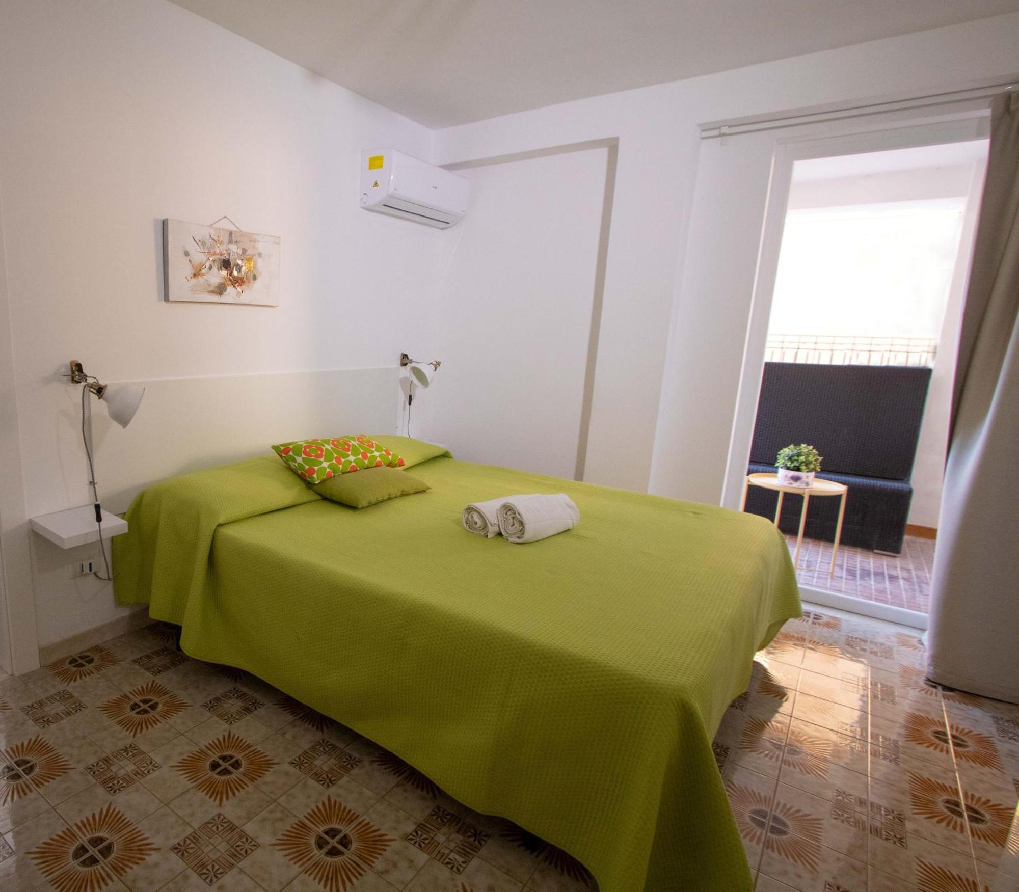 Le Torrette Rooms And Apartments อาโวลา ภายนอก รูปภาพ