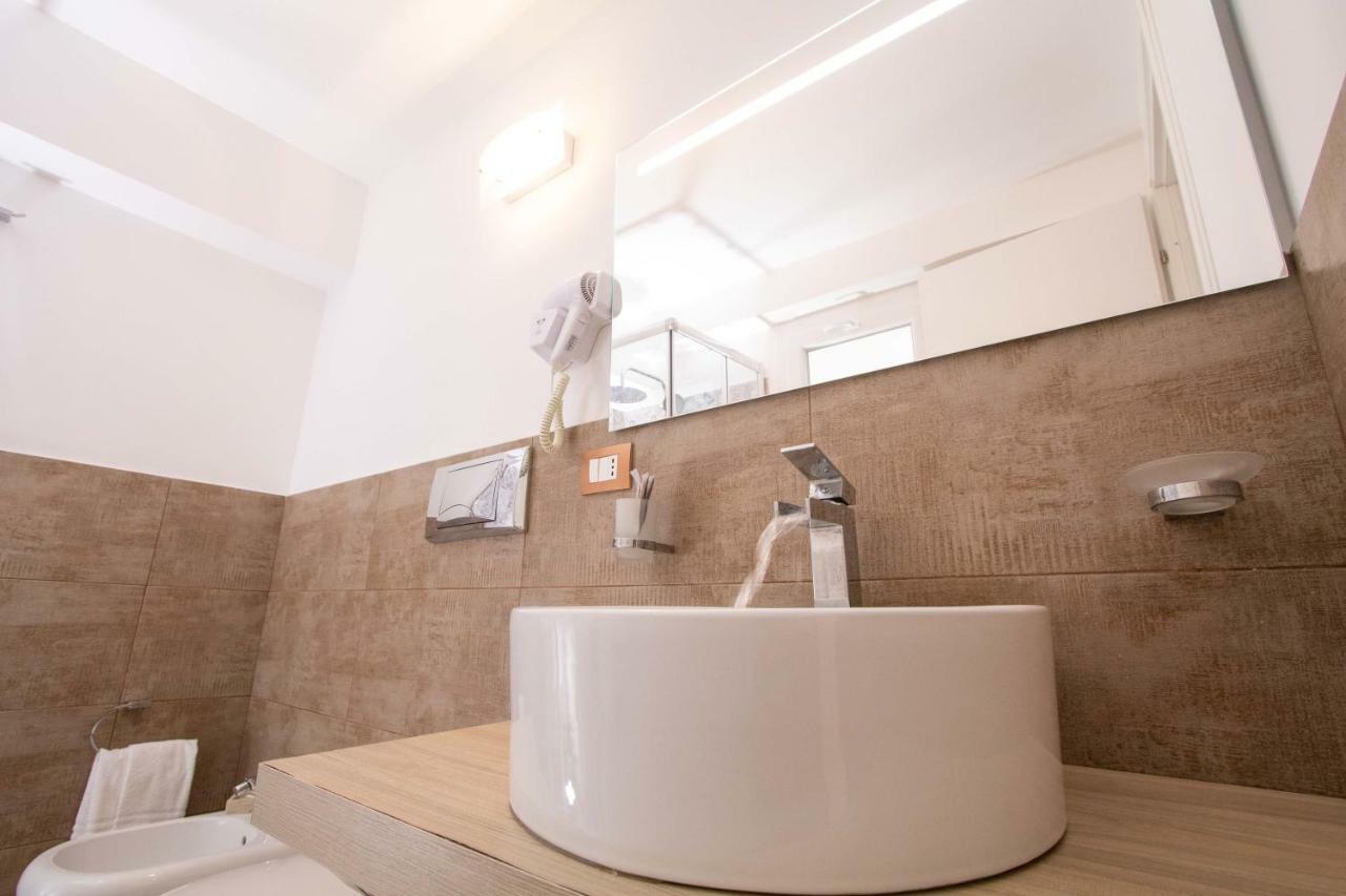 Le Torrette Rooms And Apartments อาโวลา ภายนอก รูปภาพ